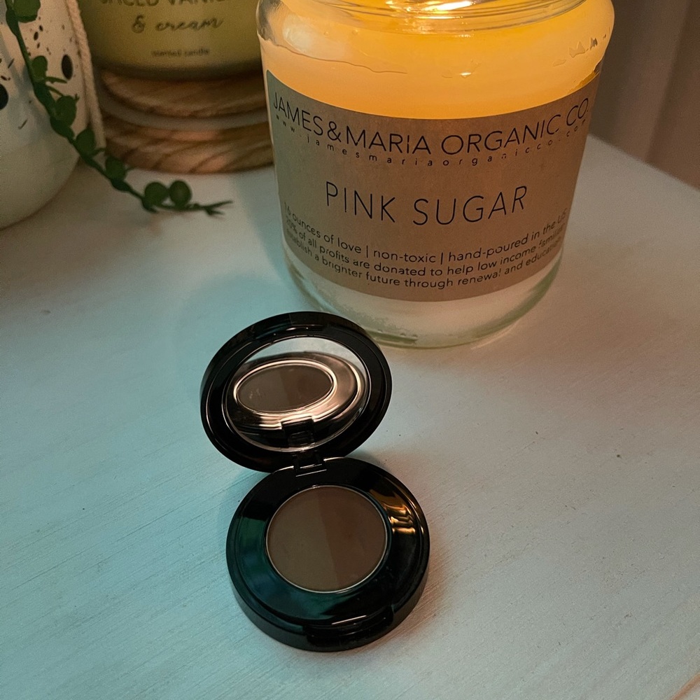 Anastasia Beverly Hills brow powder  soft brown